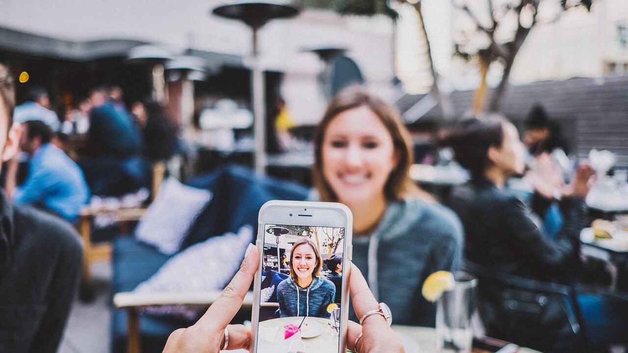 how to read restaurant reviews