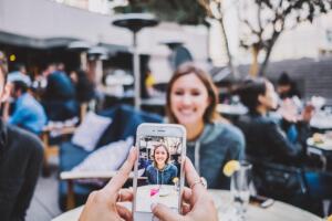 how to read restaurant reviews