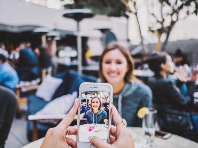 How to Read Restaurant Reviews: Step by Step
