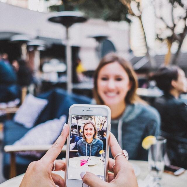 How to Read Restaurant Reviews: Step by Step